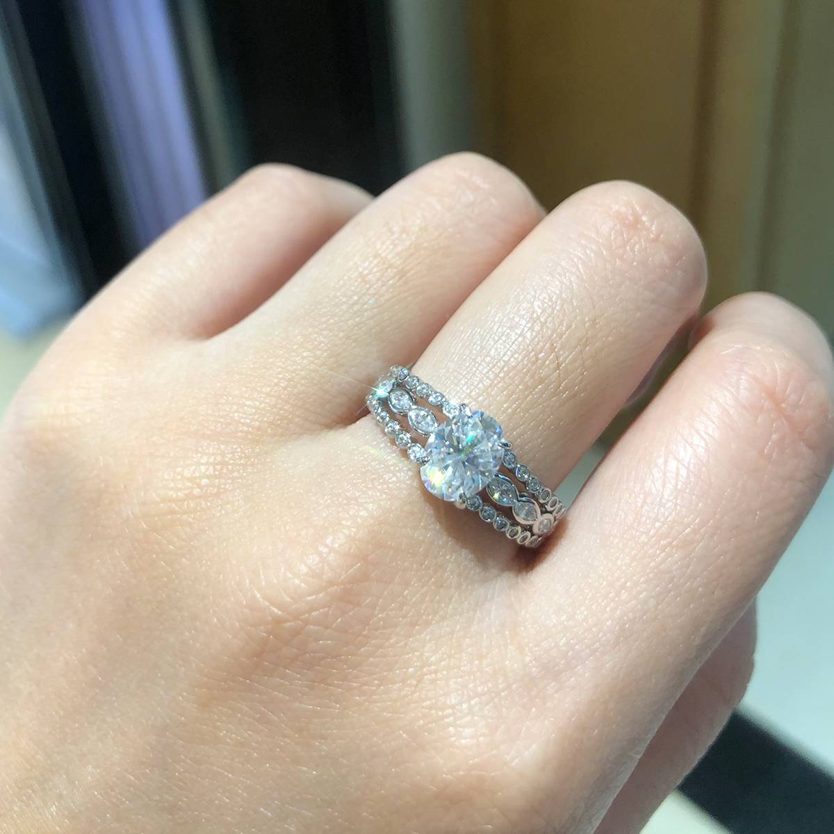 轻奢蛋形钻女戒S925银镀18K白金定制选款主石莫桑钻1.5ct/副石高碳钻